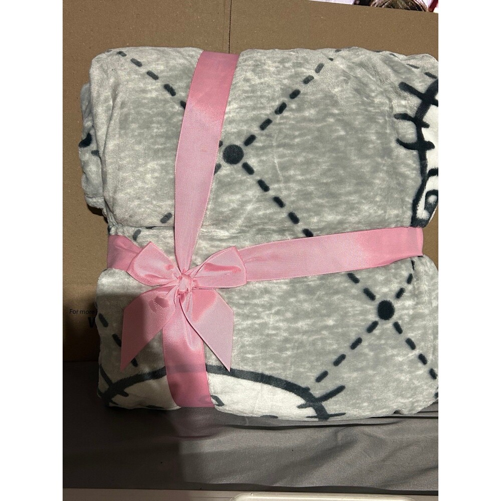 Hello Kitty blanket - Picture 2 of 2